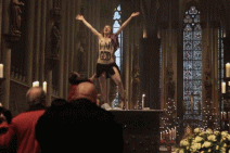 08_cathedrale de cologne : seins nus, elle proclame : "Je suis Dieu"